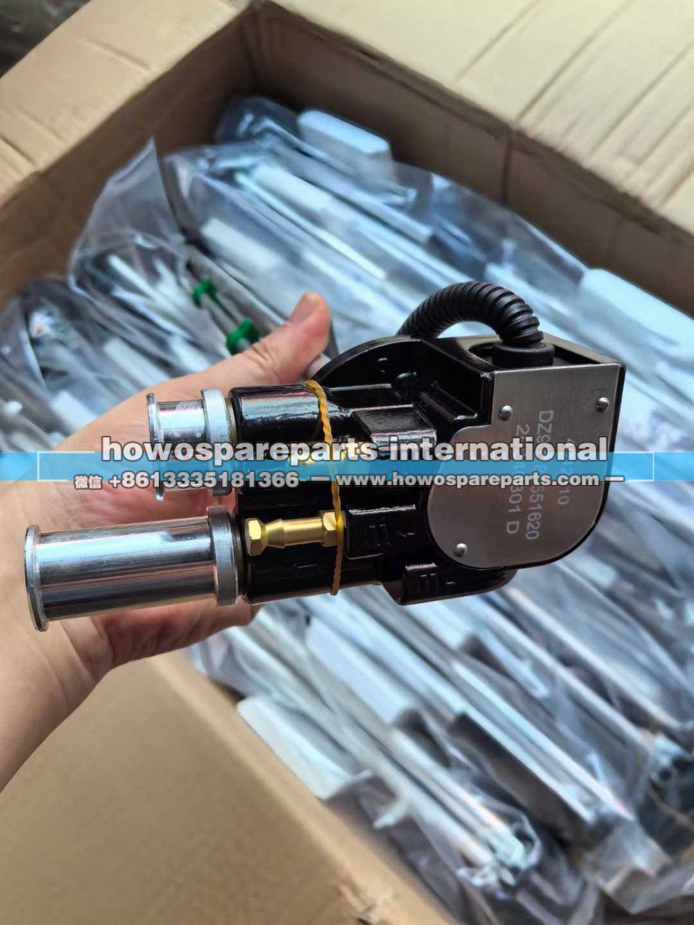 DZ93189551620,陕汽 X5000 新式油量传感器,济南冠泽卡车配件营销中心