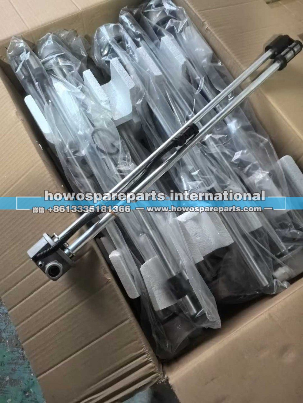 陕汽M3000 DZ93189551042,原车油量传感器,济南冠泽卡车配件营销中心