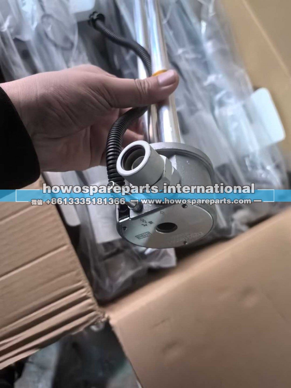 陕汽M3000 DZ93189551042,原车油量传感器,济南冠泽卡车配件营销中心