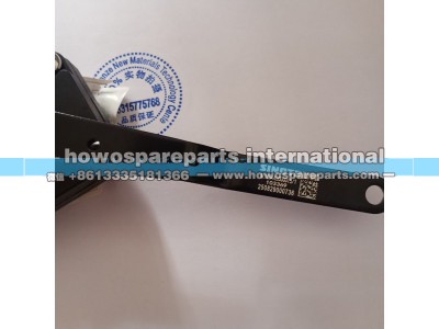 AZ16D443000015,重汽汕德卡高度控制阀总成,济南冠泽卡车配件营销中心