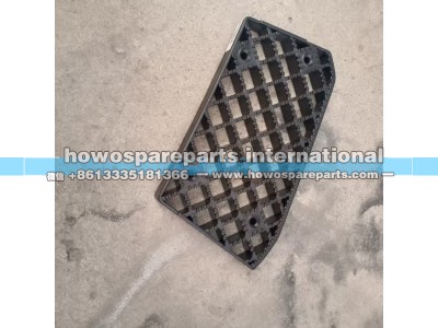 AZ160093000502,豪沃TX右上车踏板防滑板,济南冠泽卡车配件营销中心