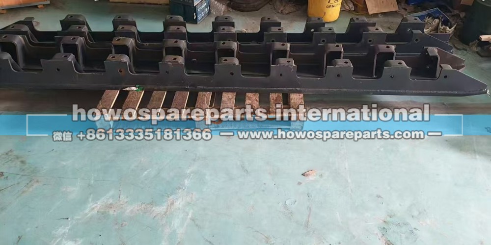,小松PC800-8护链器,济南冠泽卡车配件营销中心