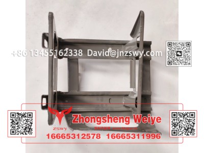 WG161240230,豪沃E7-N7地位踏板骨架右,济南中晟炜烨国际贸易有限公司
