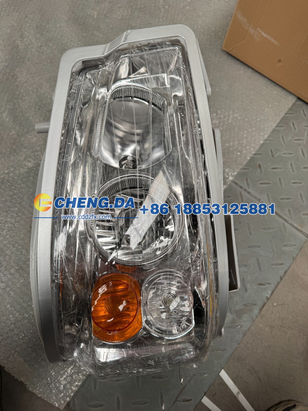 WG9719720002豪沃前大灯（右）