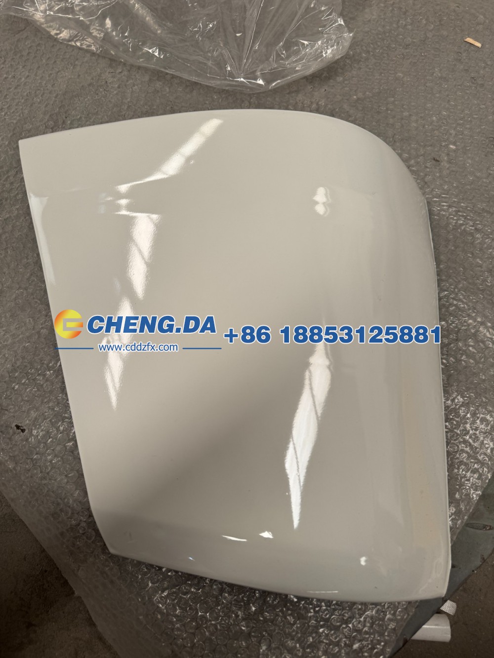 WG1642111014导风罩（右）豪沃10款