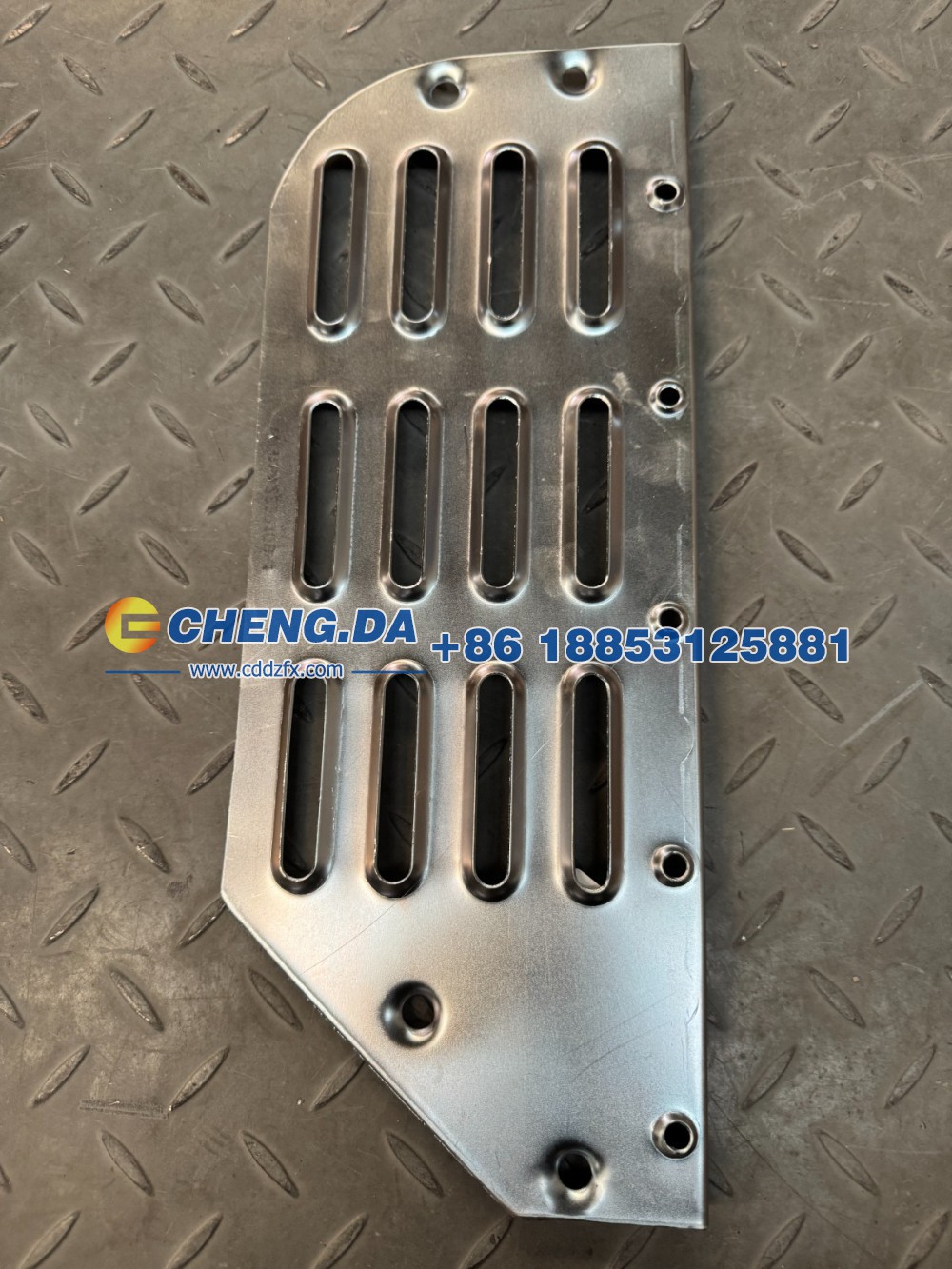 WG1642230109,左上防滑板 豪沃08款,山东鼎赞飞行汽车制造有限公司