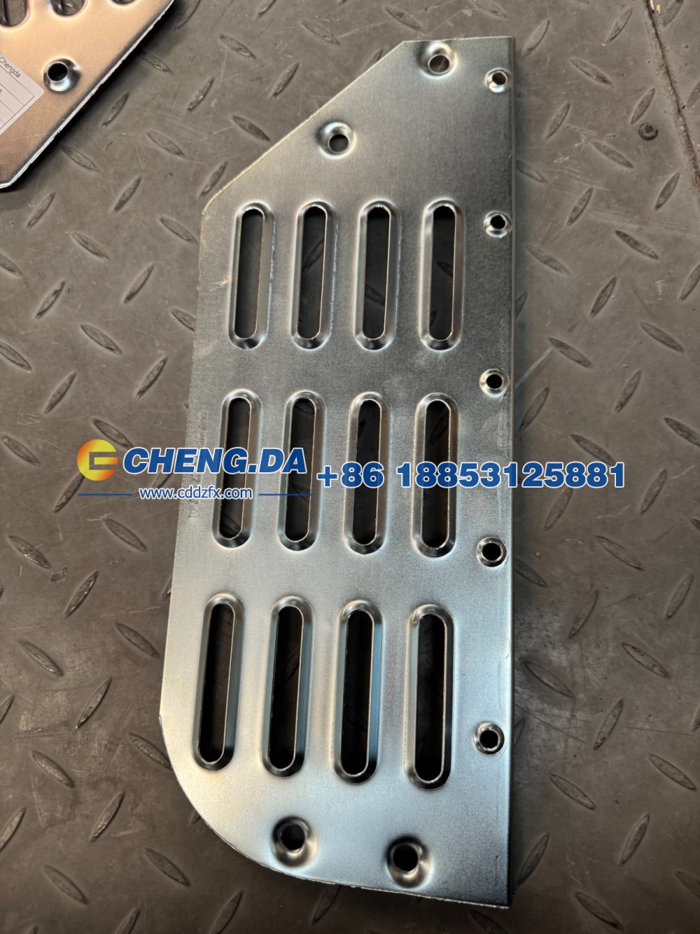 WG1642230110,右上防滑板 豪沃08款,山东鼎赞飞行汽车制造有限公司