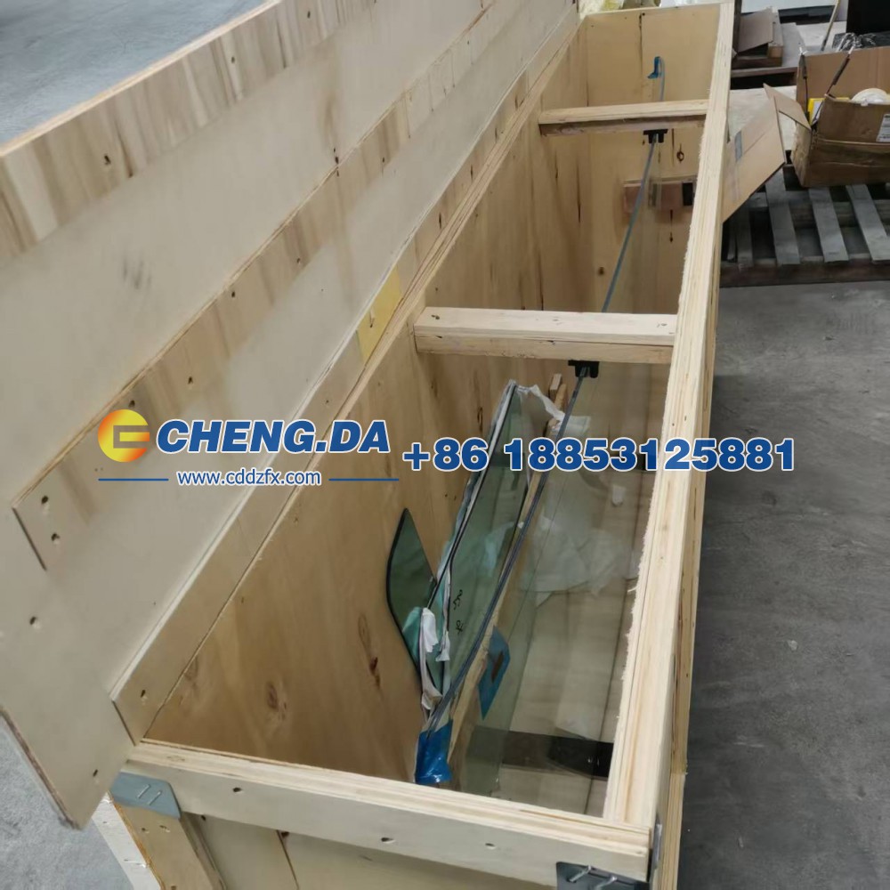 WG1642710001,HOWO驾驶室前风窗玻璃,山东鼎赞飞行汽车制造有限公司