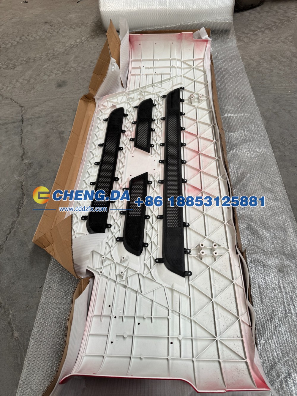 WG1642111011散热器面罩 面板 豪沃10款/WG1642111011