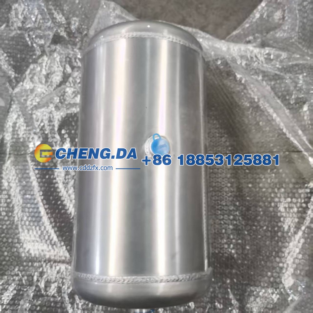 WG9000360799储气筒总成