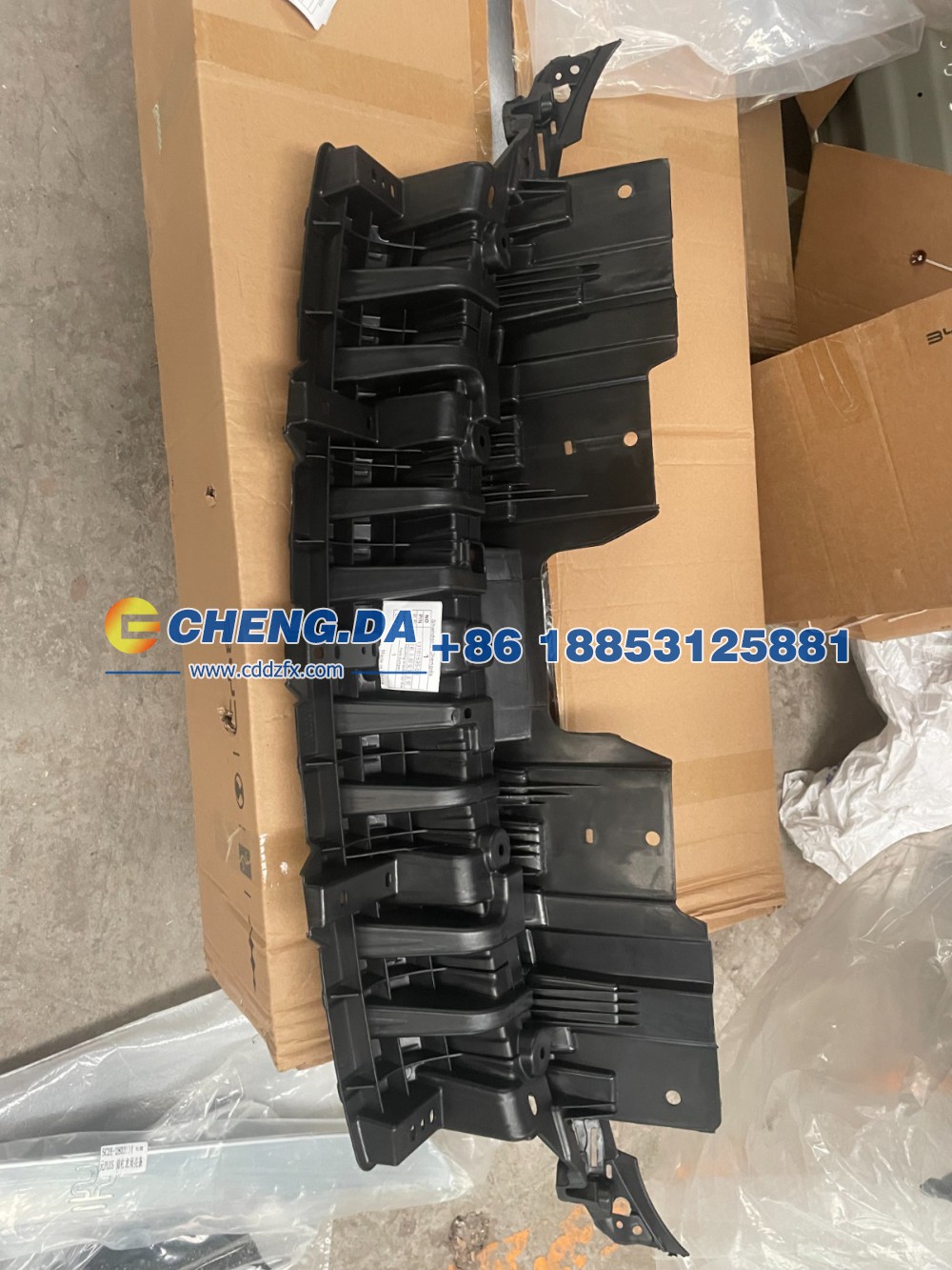 13161535-00    前保险杠上部安装支架