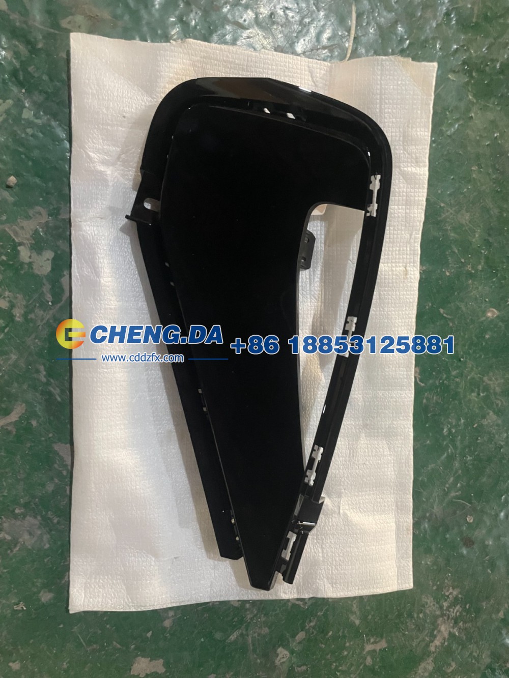 8894222227B03    左饰板