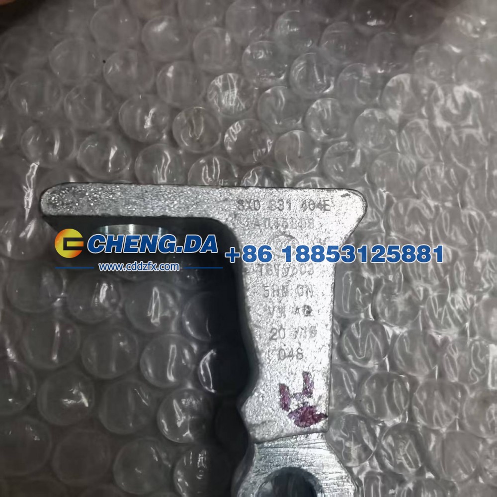 L 8X0 831 404 J,车门合页(右后)上,山东鼎赞飞行汽车制造有限公司