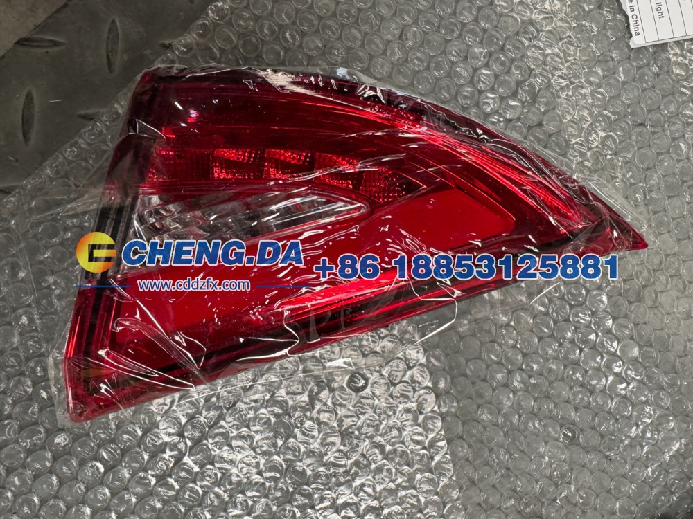 J60-4433040右后尾灯（活动部分）