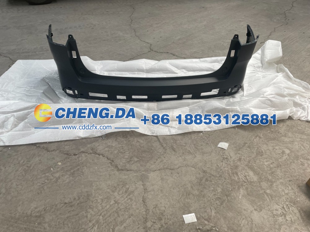 6608259796C90    后上保险杠 白色