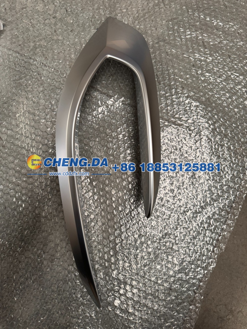 11D853842右后雾灯的银色框