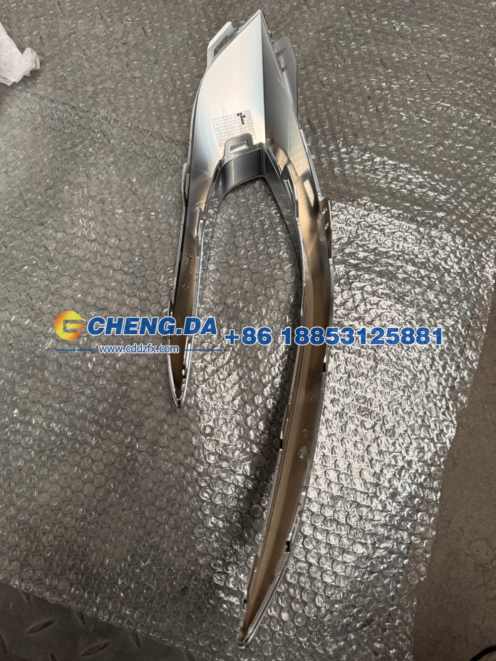 11D853842,右后雾灯的银色框,山东鼎赞飞行汽车制造有限公司