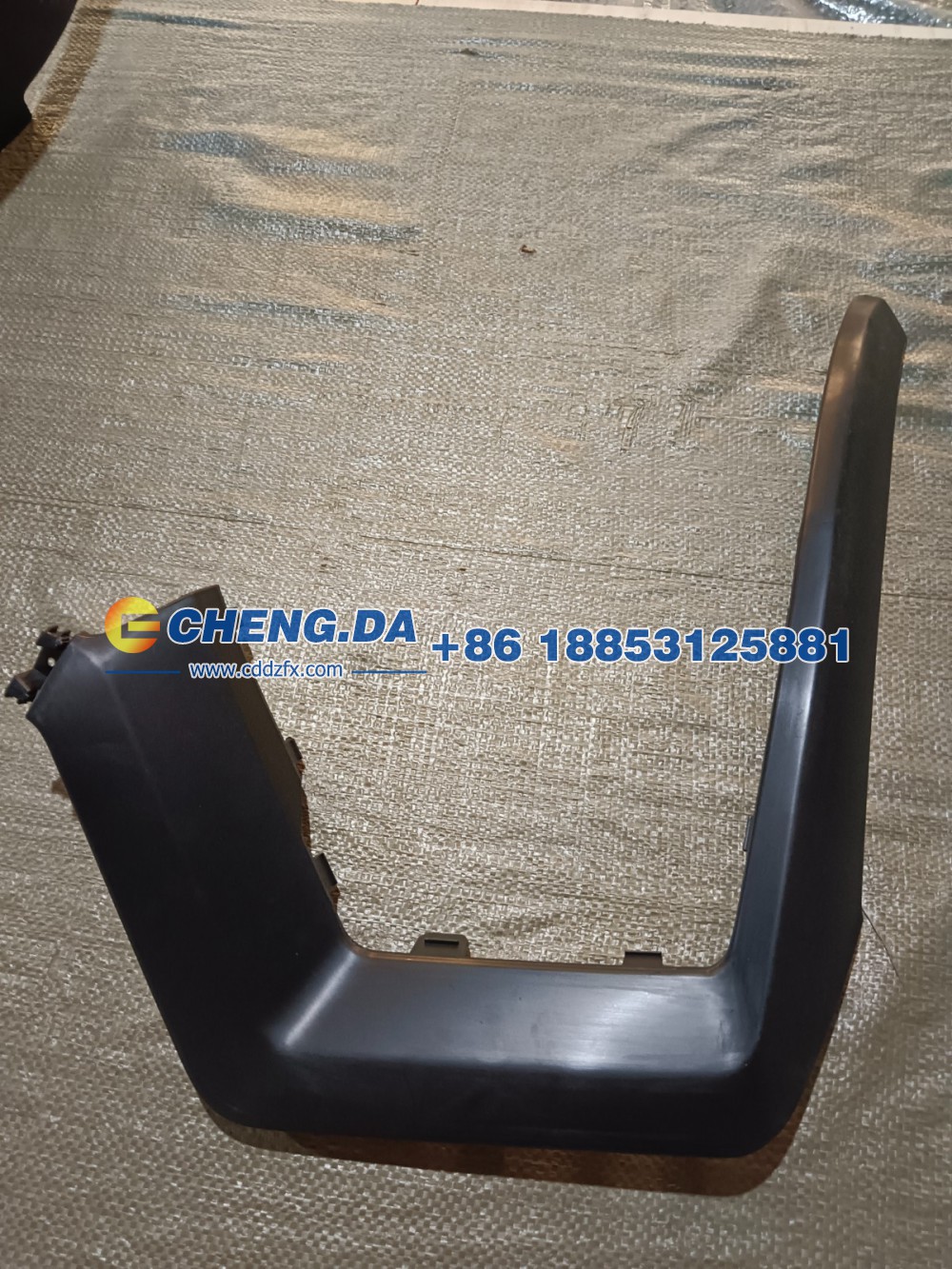 2803110P33Z0,前杠右中装饰件,山东鼎赞飞行汽车制造有限公司
