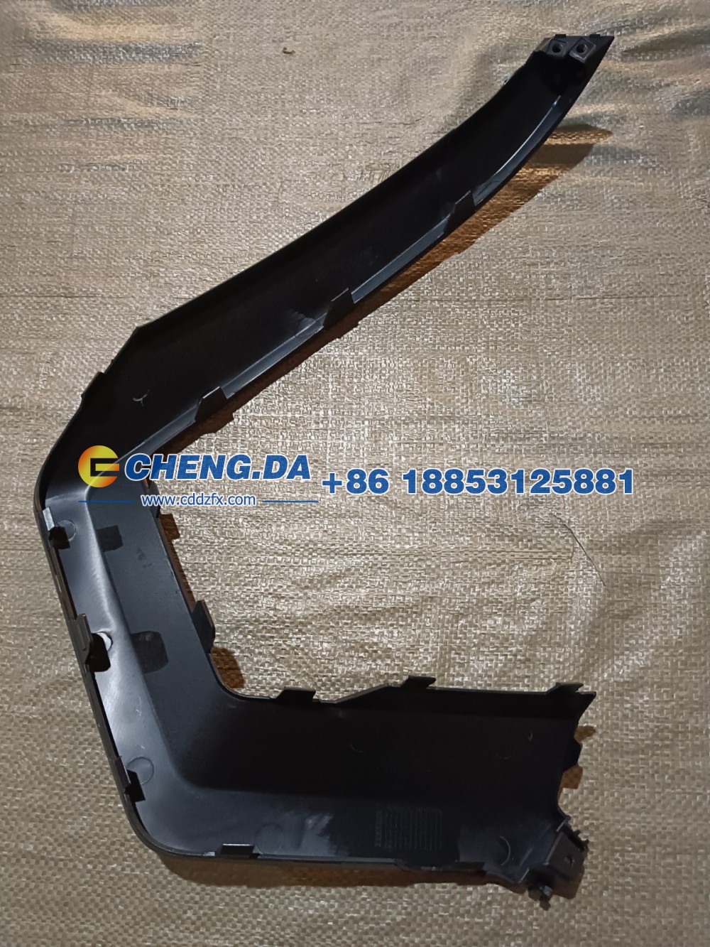 2803110P33Z0,前杠右中装饰件,山东鼎赞飞行汽车制造有限公司