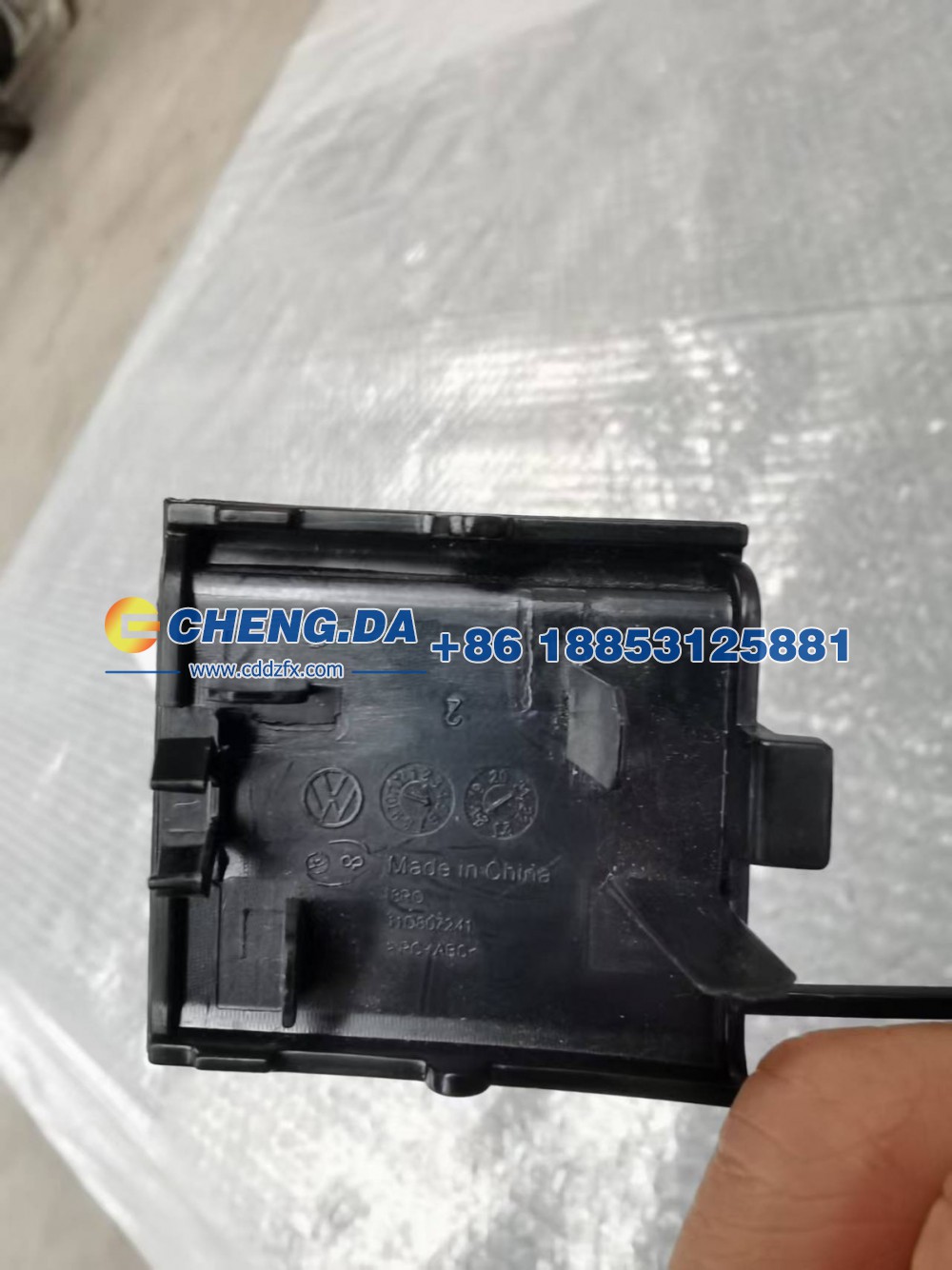 11D80724104,前拖车盖-烤漆,山东鼎赞飞行汽车制造有限公司