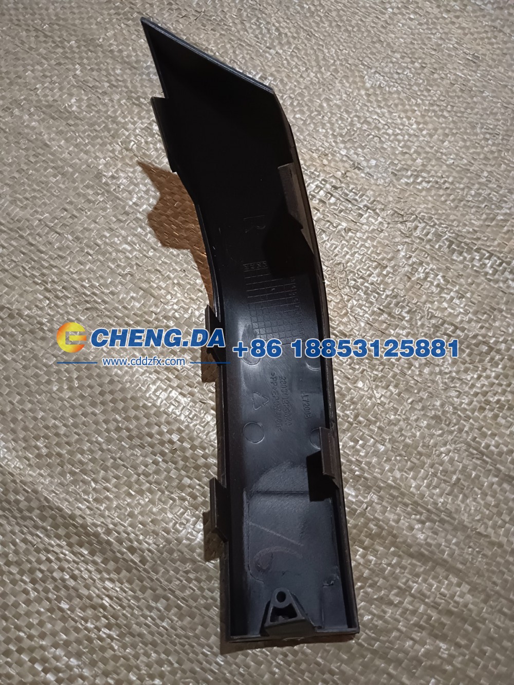2803112P33Z0,前杠右下装饰件,山东鼎赞飞行汽车制造有限公司