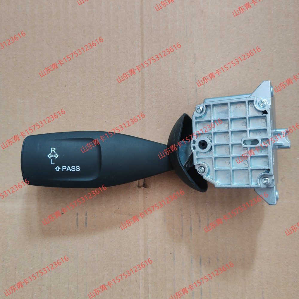 3735035-2000-C00/C 解放 J7 方向盘左侧灯光巡航组合开关总成（前照灯及转向灯开关）山东青卡