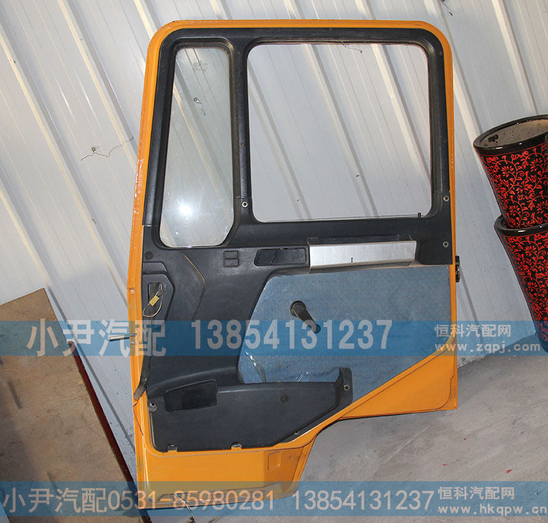 厂家组装陕汽德龙F3000电动车门总成，手动车门总成驾驶室件