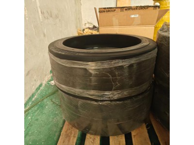2149233,2149233  轮胎前轮  铣刨机    材质橡胶,智瀚贸泽国际贸易（济南）有限公司